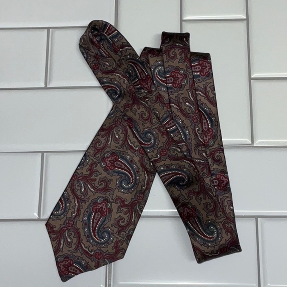 EUC men’s paisley Rothschild necktie 100% Silk